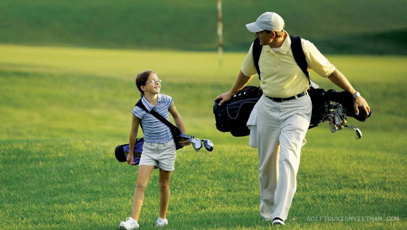 Nguyên tắc vàng khi hướng dẫn trẻ chơi golf